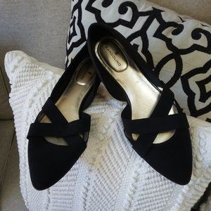 Bandolino Black Pointed Toe Flats with Crisscross Straps and Metallic Insole